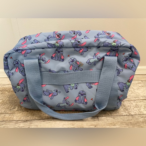 NWT Lilo and stitch travel bag ( 1 LEFT π ) - Picture 8 of 8